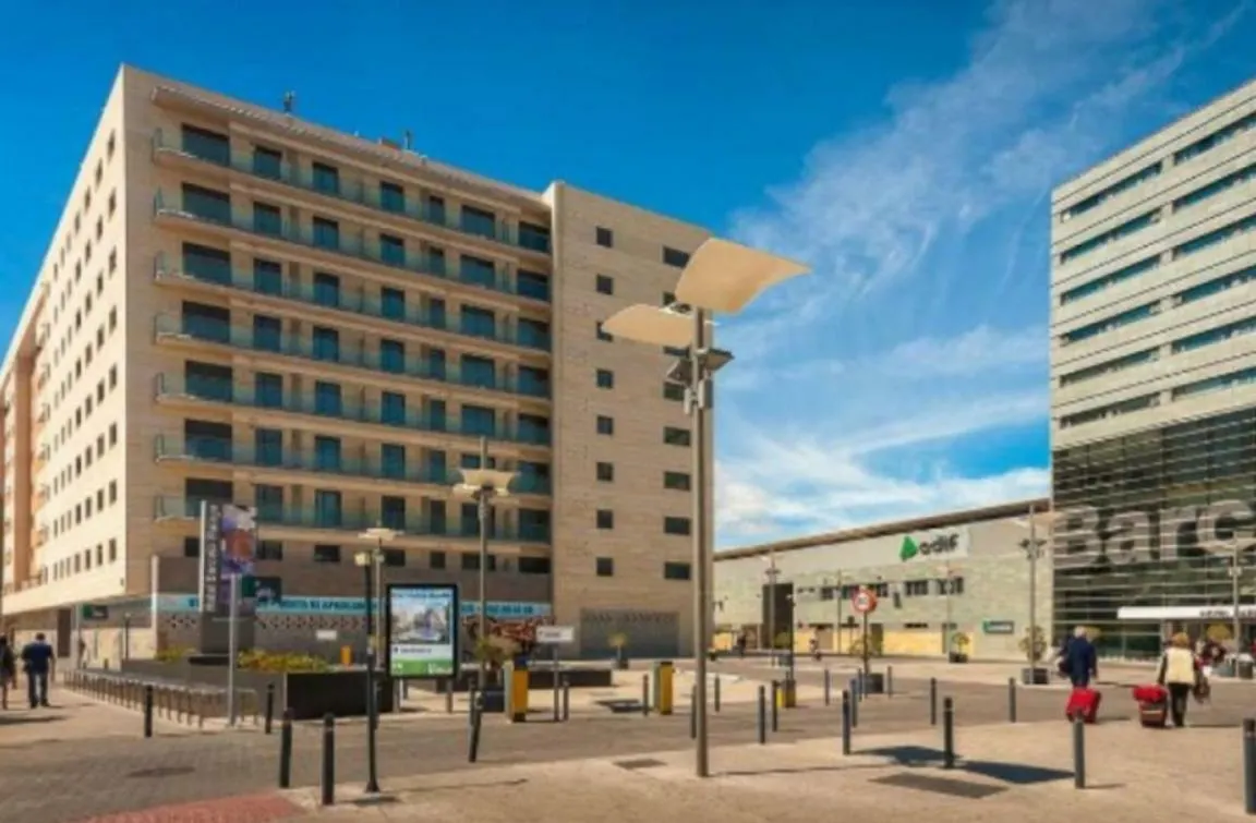 Keywise Perfect Location Next To Maria Zambrano Station, Central , Beach ,Pool And Free Parking Málaga 0*,  España